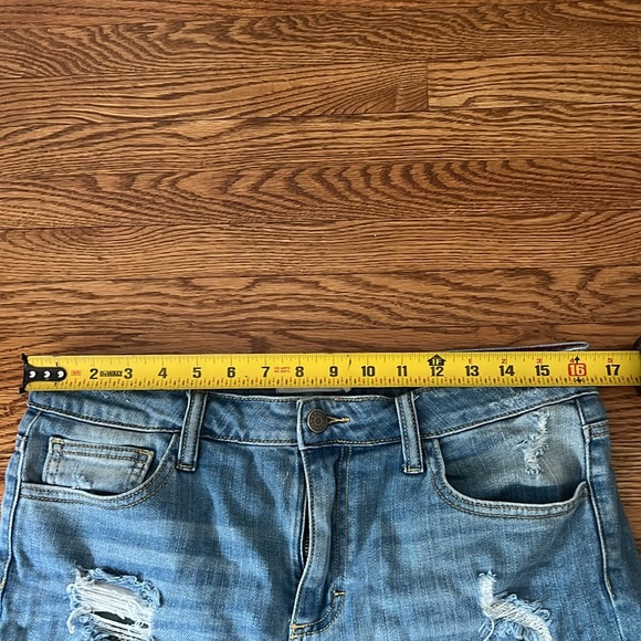 Distressed jean shorts - mid thigh - Picture 6 of 6